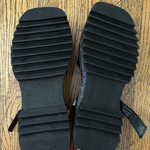 Farm Rio Black Closed Toe Platform Sandal - Picture 4 of 9